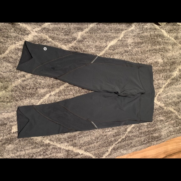 Lululemon gray crop sz 6 - Picture 2 of 2